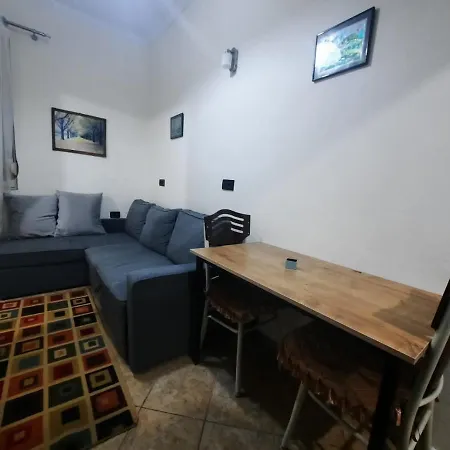 Lovely And Quite Appartament 1-4 5maji * Tirana